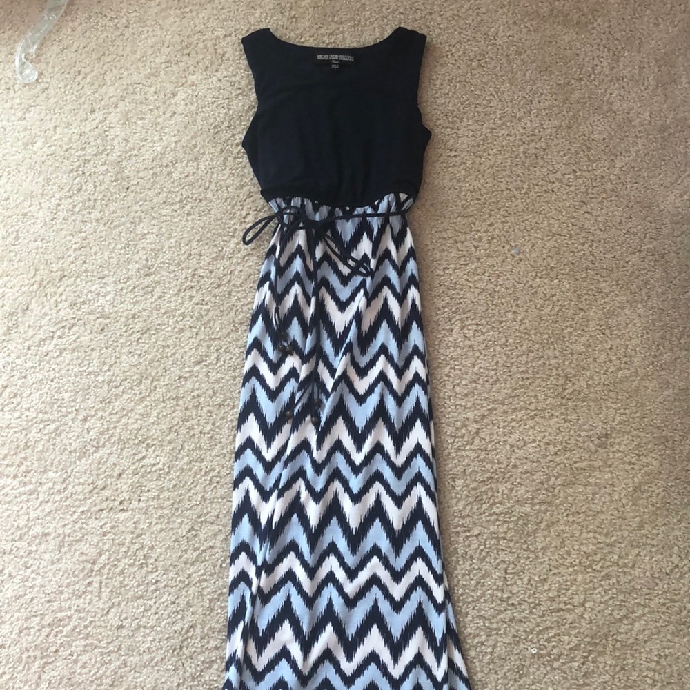 Trixxi Long Navy Blue Chevron Dress
